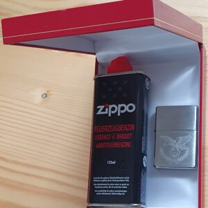 Zippo Feuerzeug mit Benzin (Kopie)